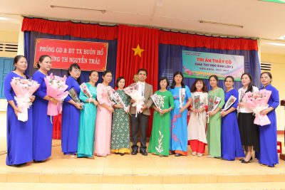 Xúc động lễ tri ân và trưởng thành của học sinh lớp 5