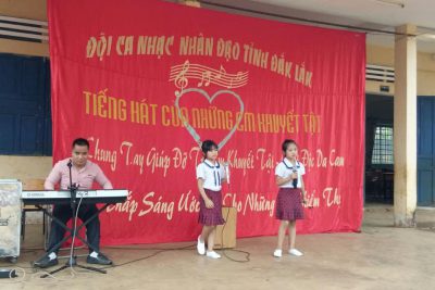 Giao lưu văn nghệ với đoàn khuyết tật tỉnh Đăklăk.